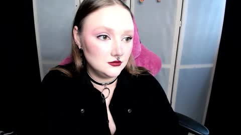 Snapshot of motorkate chatting on November 5, 2025, 12:43 am motorkate online show from November 5, 2025, 12:43 am