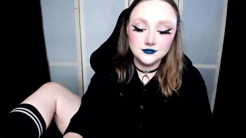 Snapshot of motorkate chatting on December 4, 2025, 12:53 am motorkate online show from December 4, 2025, 12:53 am