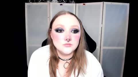 Snapshot of motorkate chatting on December 17, 2025, 11:55 pm motorkate online show from December 17, 2025, 11:55 pm