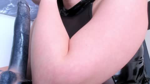 Snapshot of mount_doom_queen chatting on February 4, 2025, 10:13 pm QUEEN CLARA online show from February 4, 2025, 10:13 pm
