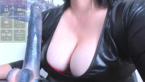 Snapshot of mount_doom_queen chatting on September 9, 2025, 7:35 pm QUEEN CLARA online show from September 9, 2025, 7:35 pm