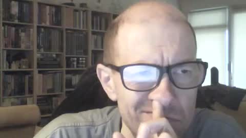 Snapshot of moviem1978 chatting on December 28, 2024, 10:14 am Frederik online show from December 28, 2024, 10:14 am