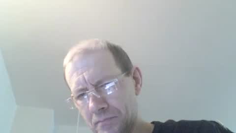 Snapshot of moviem1978 chatting on February 17, 2025, 8:19 am Frederik online show from February 17, 2025, 8:19 am