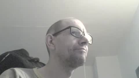 Snapshot of moviem1978 chatting on December 21, 2025, 12:56 pm Frederik online show from December 21, 2025, 12:56 pm