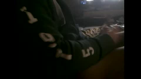 Snapshot of mowgli1977 chatting on November 16, 2025, 9:15 am mowgli1977 online show from November 16, 2025, 9:15 am