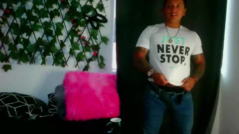 Snapshot of mr777desire chatting on October 12, 2025, 10:20 pm mr777desire online show from October 12, 2025, 10:20 pm