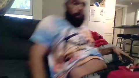 Mr8 online show from October 28, 2025, 9:39 pm