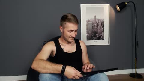 Snapshot of mr_at chatting on September 23, 2025, 7:44 am Artur online show from September 23, 2025, 7:44 am