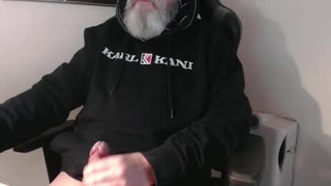 Snapshot of mr_boombastic2021 chatting on December 18, 2025, 10:32 am mr_boombastic2021 online show from December 18, 2025, 10:32 am