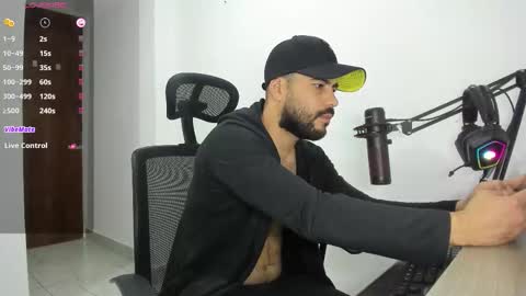 Snapshot of mr_chr1s chatting on October 13, 2025, 5:02 pm chris online show from October 13, 2025, 5:02 pm