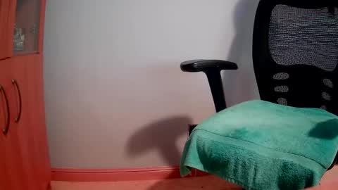 Snapshot of mr_funtease chatting on November 17, 2025, 10:04 pm Fit and Fun....10 Hung online show from November 17, 2025, 10:04 pm