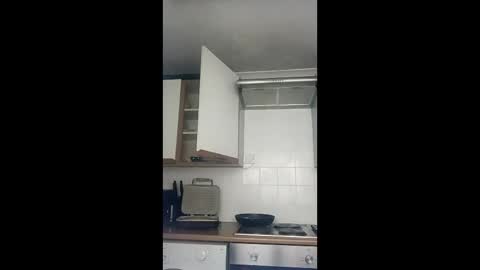 mr_i_ online show from May 18, 2026, 9:04 am