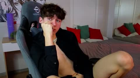 Snapshot of mr_lucky_guy chatting on February 13, 2025, 10:43 pm Kris online show from February 13, 2025, 10:43 pm