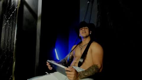 Snapshot of mr_maximo chatting on November 11, 2025, 10:43 pm mr_maximo online show from November 11, 2025, 10:43 pm