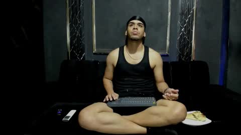 Snapshot of mr_maximo chatting on November 25, 2025, 3:17 am mr_maximo online show from November 25, 2025, 3:17 am