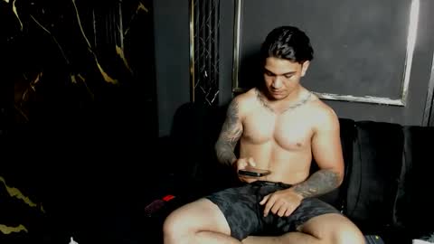 Snapshot of mr_maximo chatting on December 16, 2025, 10:26 pm mr_maximo online show from December 16, 2025, 10:26 pm