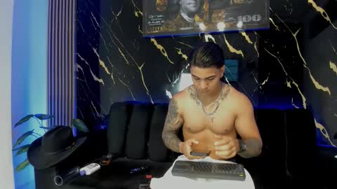 Snapshot of mr_maximo chatting on February 2, 2026, 5:06 am mr_maximo online show from February 2, 2026, 5:06 am