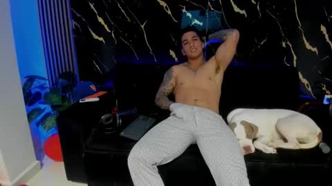 Snapshot of mr_maximo chatting on February 18, 2026, 5:03 am mr_maximo online show from February 18, 2026, 5:03 am