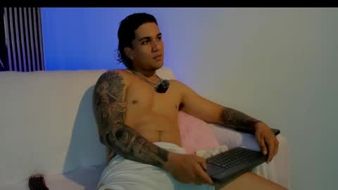 Snapshot of mr_maximo chatting on April 18, 2026, 5:00 am mr_maximo online show from April 18, 2026, 5:00 am