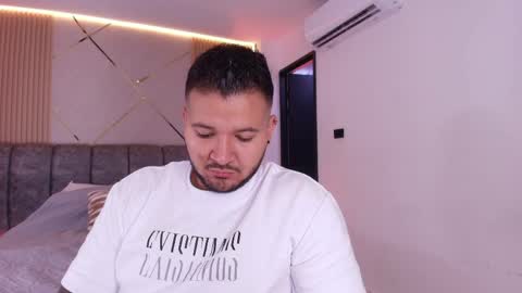 MIKEE online show from April 9, 2026, 3:06 am