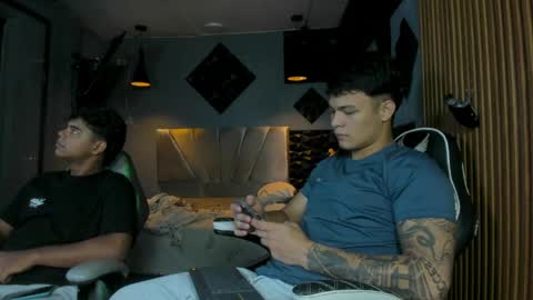 mr_mois online show from June 10, 2026, 5:28 am