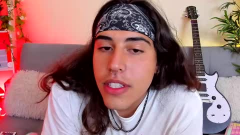 mr_pepper51 online show from March 11, 2025, 11:59 pm