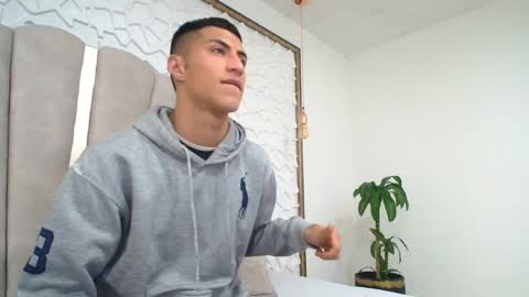 Mr Porn  online show from April 16, 2026, 9:39 pm