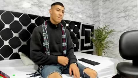 Mr Porn  online show from April 22, 2026, 2:14 am