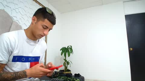 Mr Porn  online show from April 24, 2026, 1:41 am