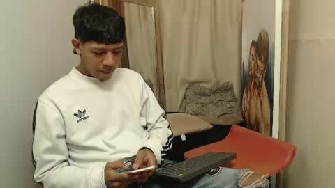 mr_stiven_ online show from November 17, 2025, 2:17 am