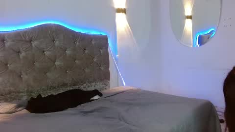 mrandmrvlxencs online show from May 28, 2026, 4:04 pm