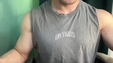 Snapshot of mrbiceps_23 chatting on December 24, 2024, 2:22 pm Mrbiceps23 online show from December 24, 2024, 2:22 pm