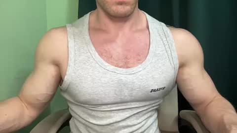 Snapshot of mrbiceps_23 chatting on December 24, 2024, 8:27 pm Mrbiceps23 online show from December 24, 2024, 8:27 pm