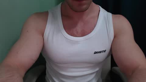 Snapshot of mrbiceps_23 chatting on February 14, 2025, 7:33 pm Mrbiceps23 online show from February 14, 2025, 7:33 pm