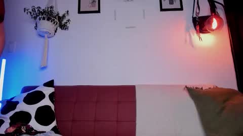 Laura online show from December 17, 2025, 5:02 am