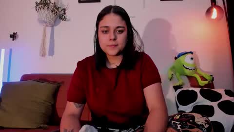 Snapshot of mrbuu_ chatting on February 3, 2026, 2:53 am Laura online show from February 3, 2026, 2:53 am