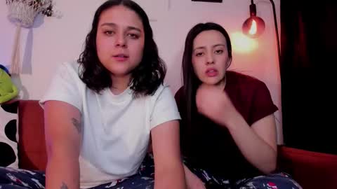 Snapshot of mrbuu_ chatting on February 17, 2026, 3:36 am Laura online show from February 17, 2026, 3:36 am