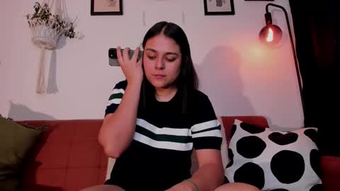 Snapshot of mrbuu_ chatting on February 17, 2026, 11:00 pm Laura online show from February 17, 2026, 11:00 pm