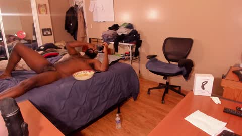 Snapshot of mrchuckdailyxxx chatting on December 22, 2024, 4:50 am Chuck Daily online show from December 22, 2024, 4:50 am