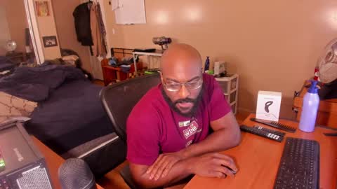 Snapshot of mrchuckdailyxxx chatting on January 6, 2025, 6:03 am Chuck Daily online show from January 6, 2025, 6:03 am