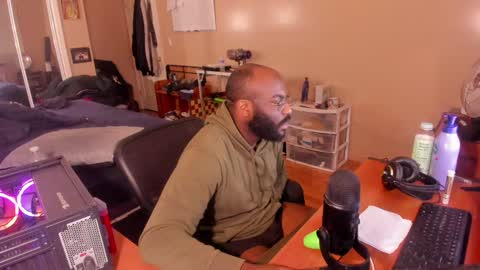 Snapshot of mrchuckdailyxxx chatting on January 21, 2025, 7:26 am Chuck Daily online show from January 21, 2025, 7:26 am