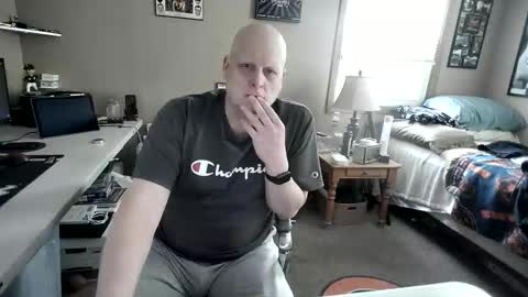 Snapshot of mrclean_55 chatting on December 17, 2025, 5:08 pm MrClean55 online show from December 17, 2025, 5:08 pm