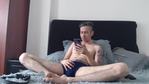 Snapshot of mrcock_col chatting on March 7, 2025, 5:28 pm mrcock_col online show from March 7, 2025, 5:28 pm