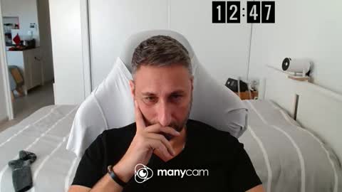 mrdr0o0o online show from November 18, 2025, 11:47 am