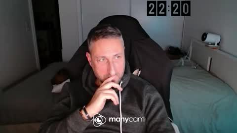 mrdr0o0o online show from December 14, 2025, 9:19 pm