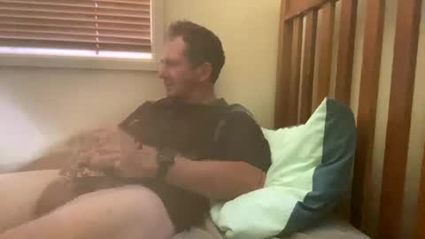 mrgray11xxx aussie online show from February 22, 2025, 4:40 am