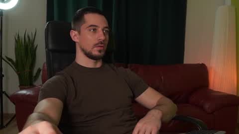 Snapshot of mrgreeneyes01 chatting on January 11, 2026, 4:12 pm juan luis online show from January 11, 2026, 4:12 pm