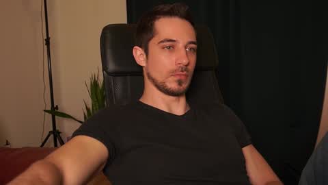 Snapshot of mrgreeneyes01 chatting on February 11, 2026, 8:19 am juan luis online show from February 11, 2026, 8:19 am