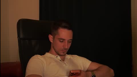 Snapshot of mrgreeneyes01 chatting on February 26, 2026, 7:24 pm juan luis online show from February 26, 2026, 7:24 pm