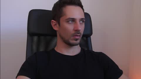 Snapshot of mrgreeneyes01 chatting on March 26, 2026, 11:27 am juan luis online show from March 26, 2026, 11:27 am